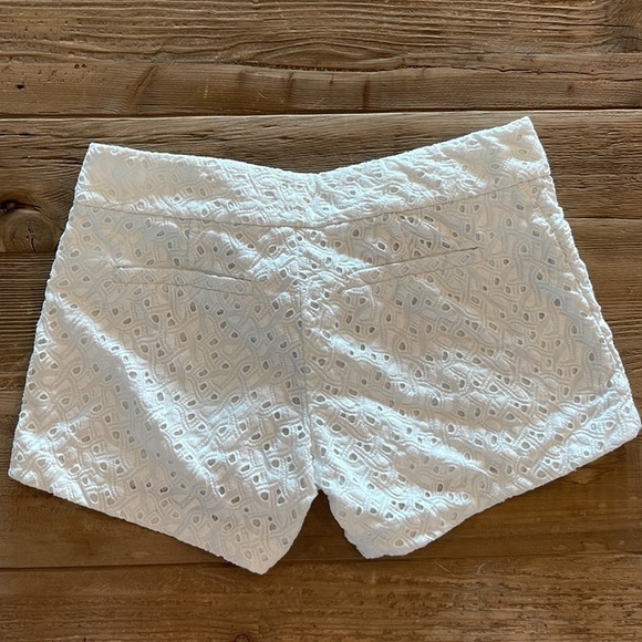Lilly Pulitzer White Eyelet Shorts Size 00 - Picture 5 of 5